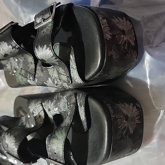 New Free People Follow Your Own Path Sandal in Daisy Print Leather Platform - Picture 4 of 9